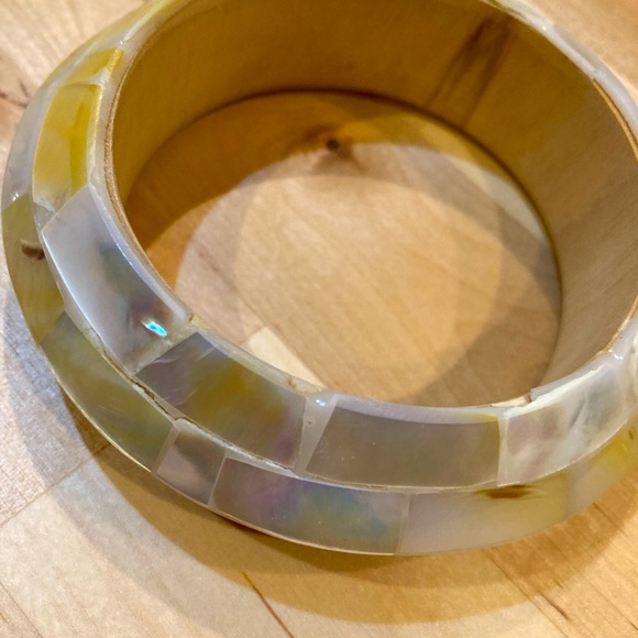 Vintage Jewelry - 🌺FREE with purchase Mother of pearl Bangle bracelet